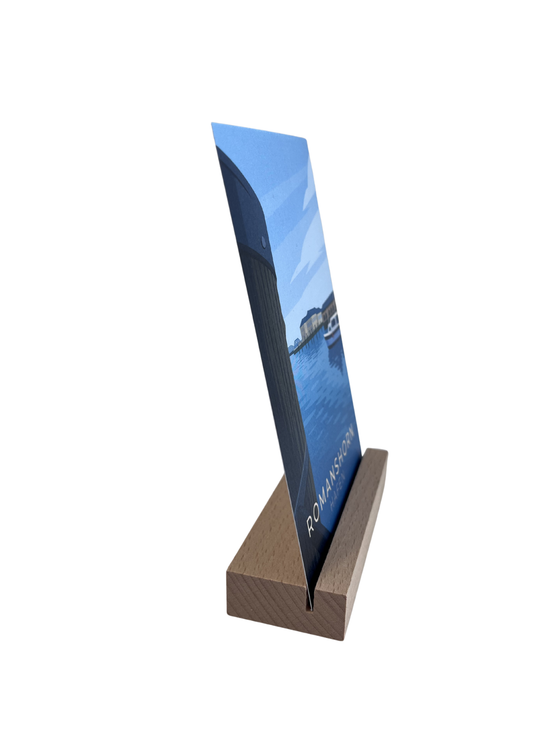 Minimalistisches Bodensee Postkarten Deko Set aus Romanshorn mit Holzständer – stilvolle Karten als moderne Wohnraumdekoration im ruhigen Design